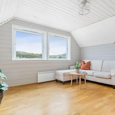 Cozy House With Lovely View 펜션 베르겐