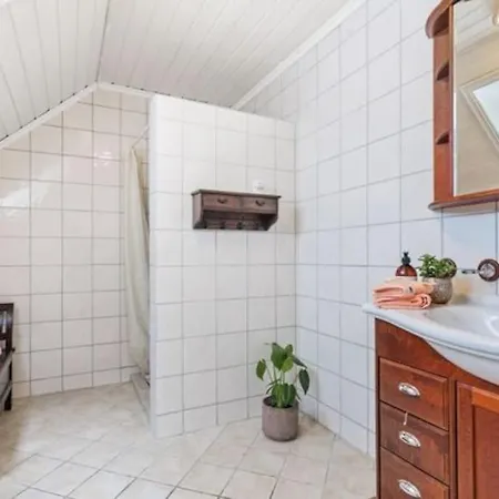 Cozy House With Lovely View 4*